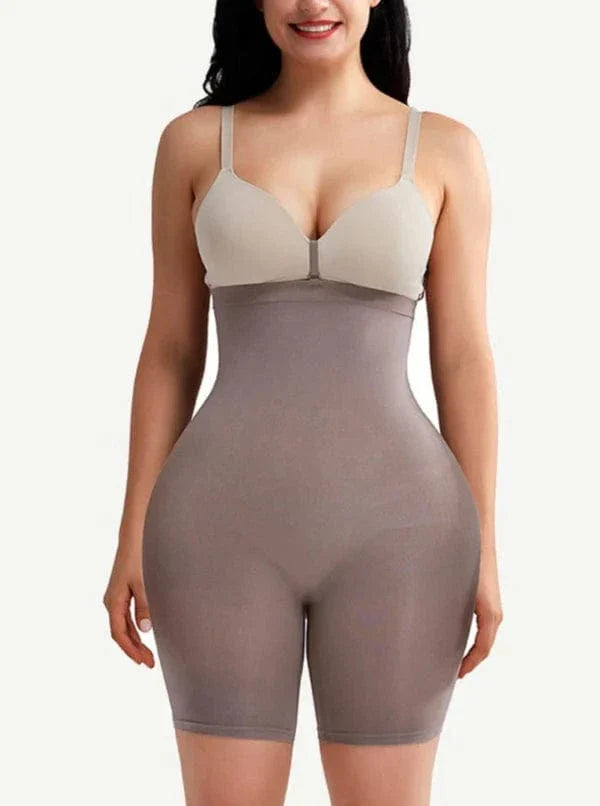 Buckle Strap Waist Trimmer Shorts