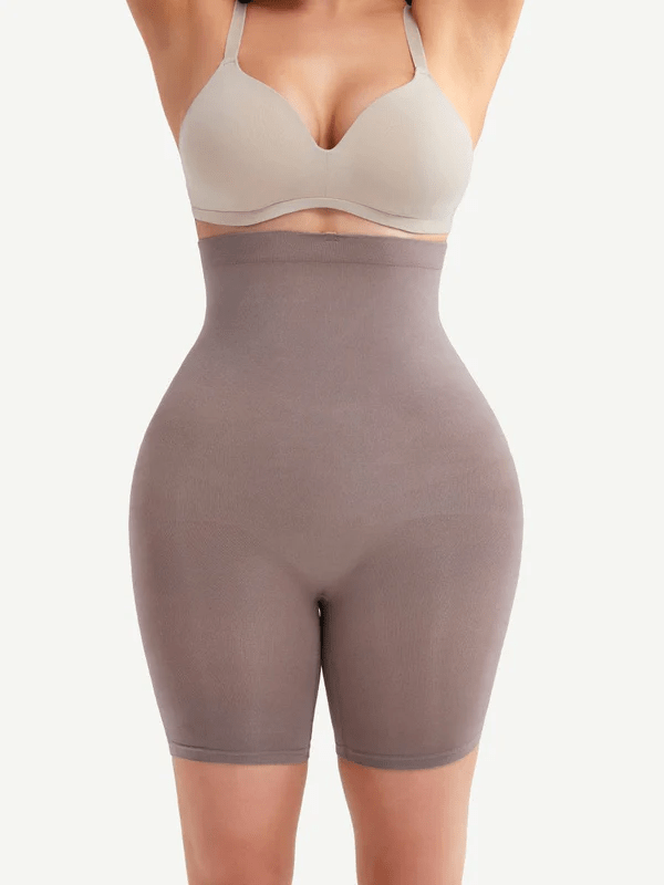 Buckle Strap Waist Trimmer Shorts
